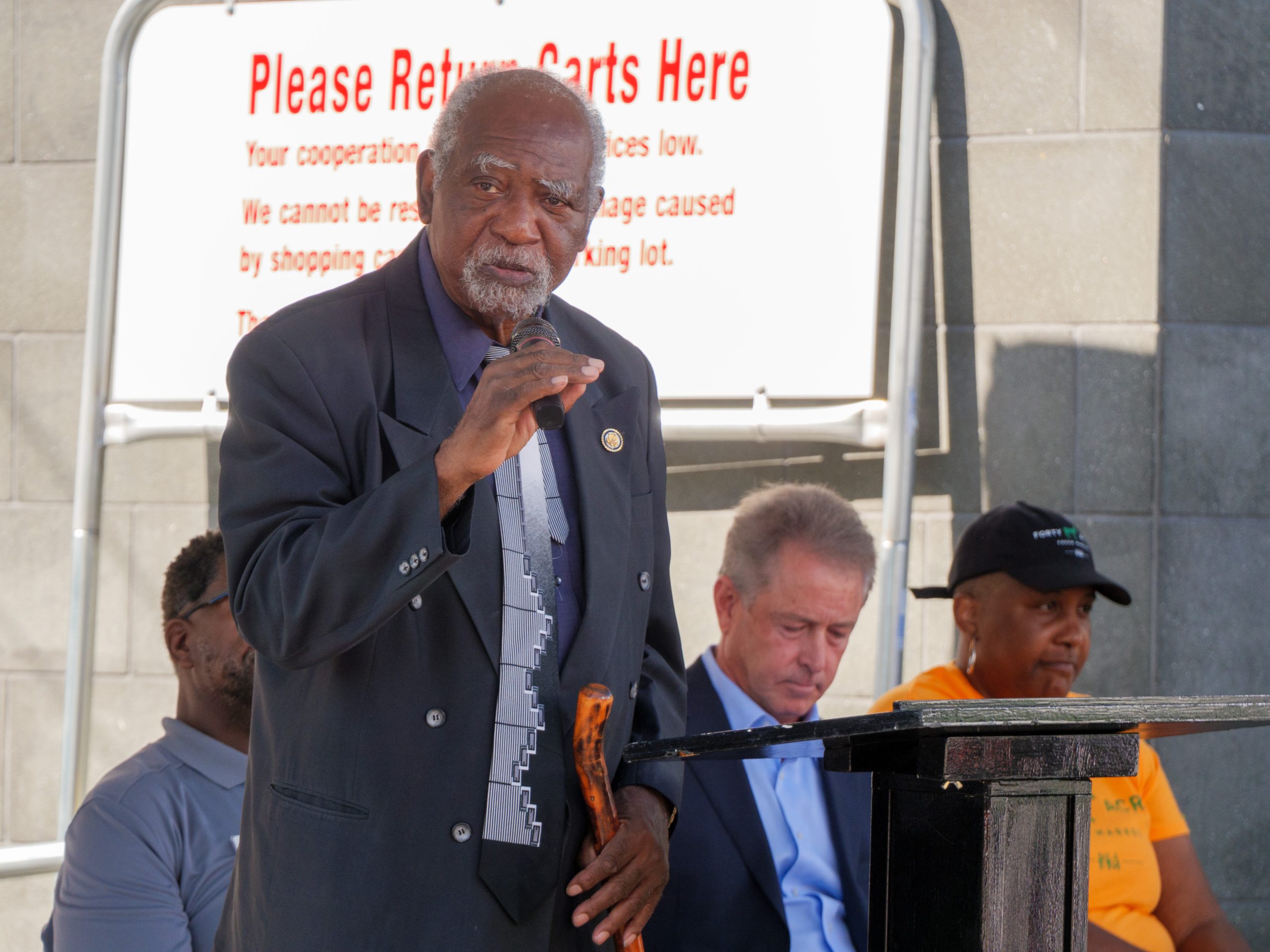 Danny Davis pushes back against SNAP, Medicaid cuts - Austin Weekly News