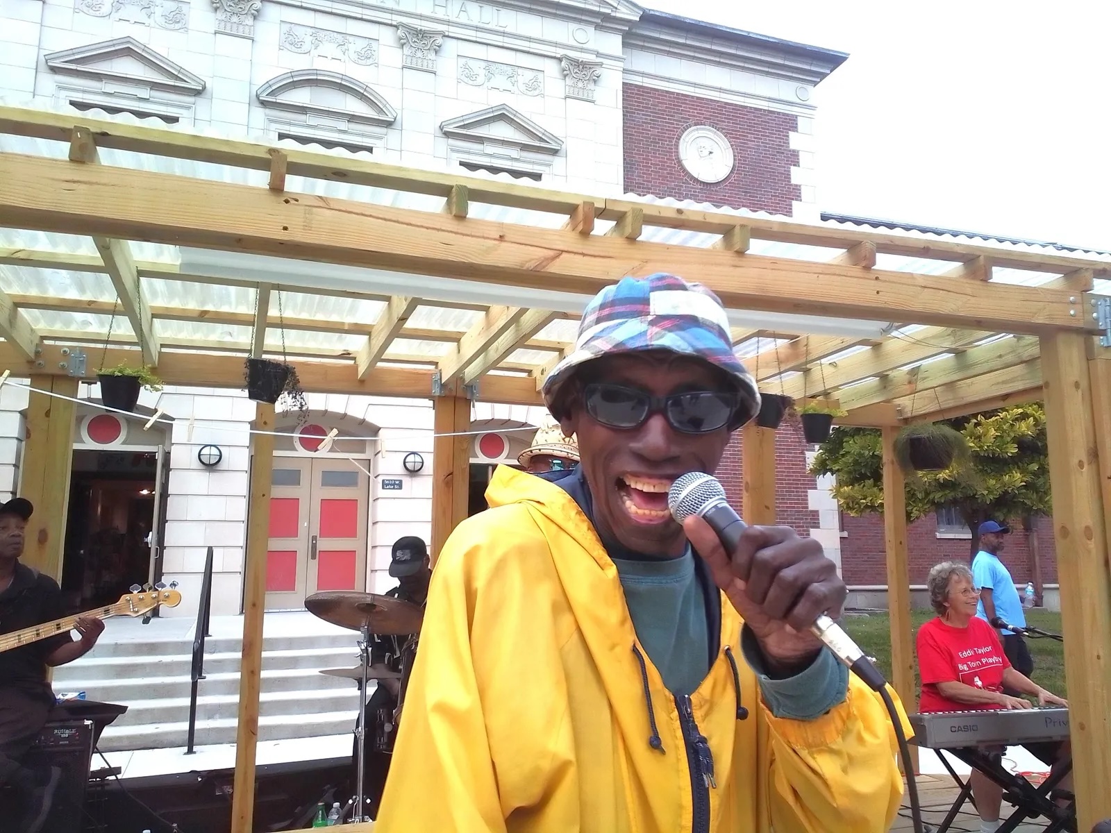 Larry Taylor, West Side bluesman, shares story of family’s music lineage